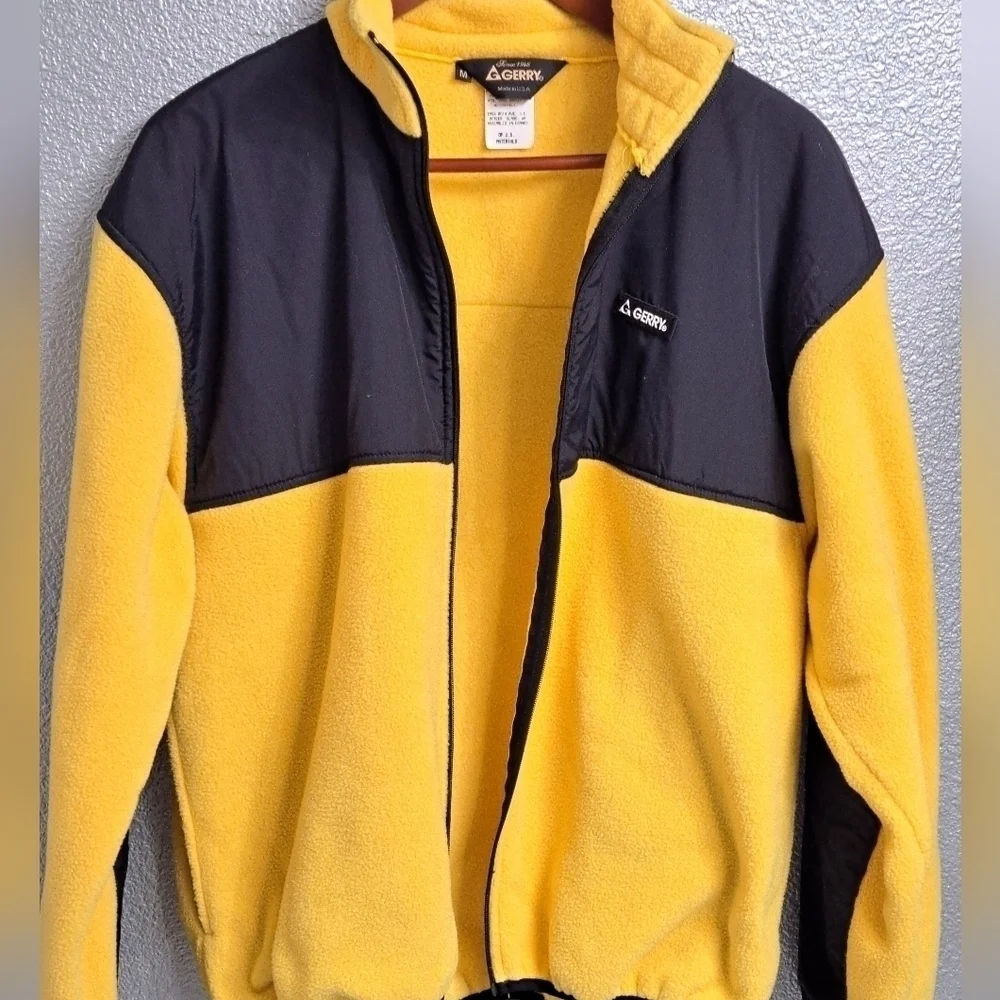Gerry Vintage Black & Yellow Fleece Jacket    Size M